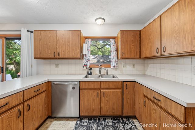 195 Surry Oak Drive, Holland Twp, MI 49424