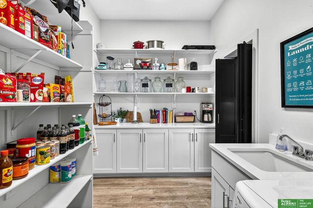 6630 Pawnee Circle, Omaha, NE 68152