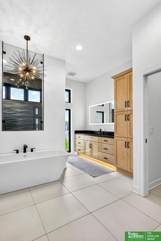 6630 Pawnee Circle, Omaha, NE 68152