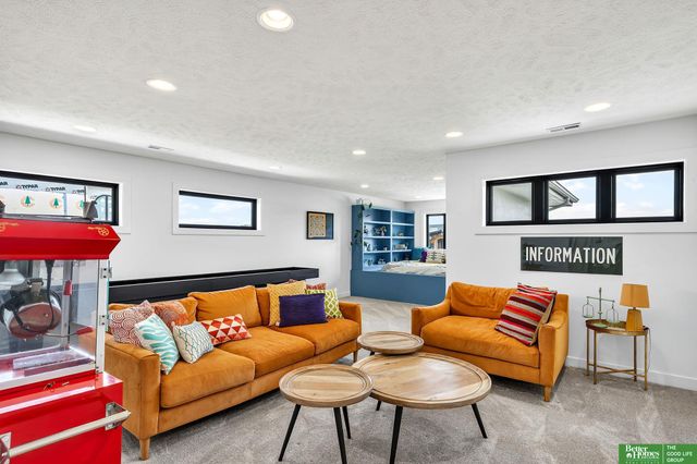 6630 Pawnee Circle, Omaha, NE 68152
