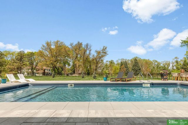 6630 Pawnee Circle, Omaha, NE 68152