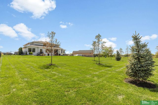 6630 Pawnee Circle, Omaha, NE 68152