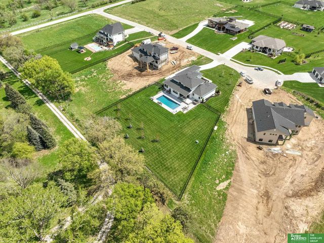 6630 Pawnee Circle, Omaha, NE 68152