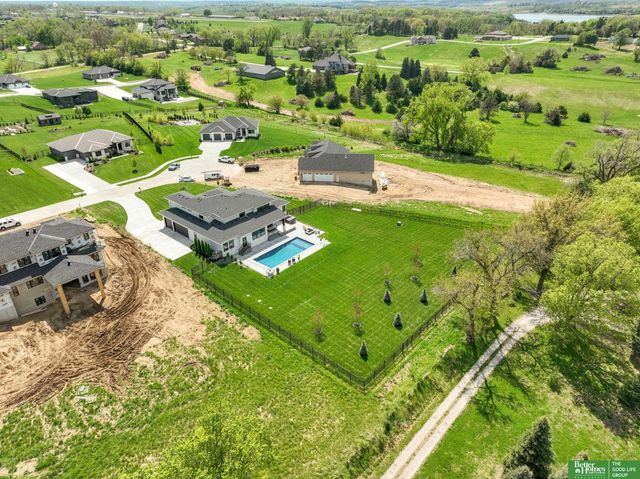 6630 Pawnee Circle, Omaha, NE 68152