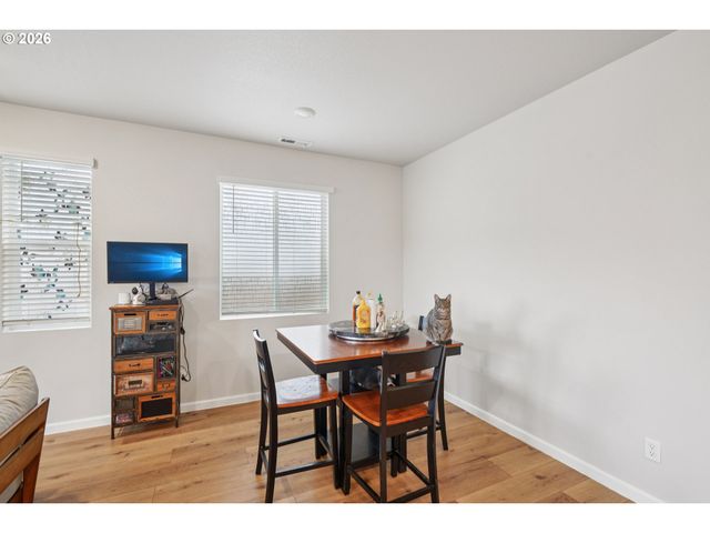 438 GREENCREST St, Salem, OR 97301