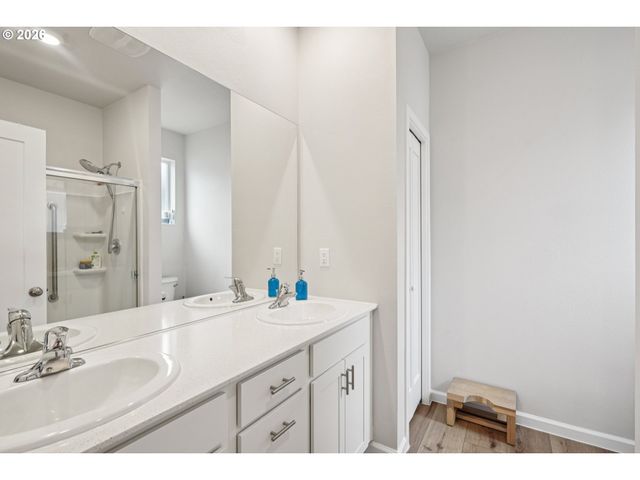 438 GREENCREST St, Salem, OR 97301