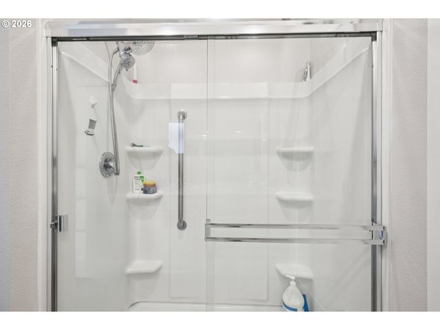 438 GREENCREST St, Salem, OR 97301