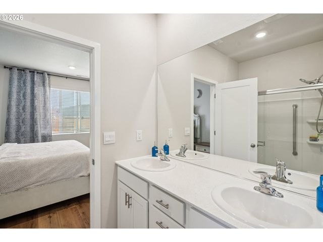 438 GREENCREST St, Salem, OR 97301