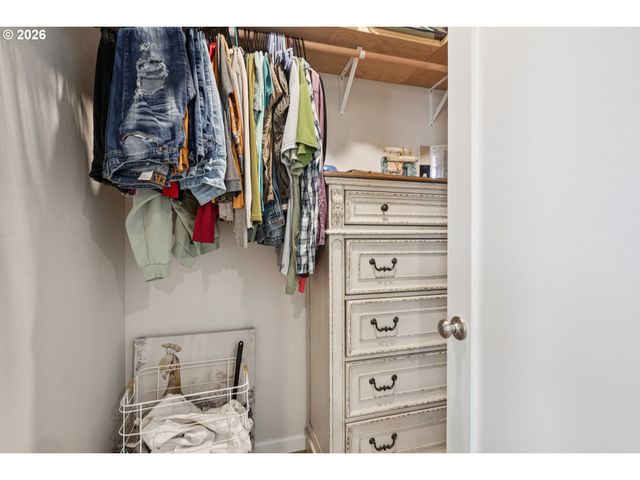 438 GREENCREST St, Salem, OR 97301