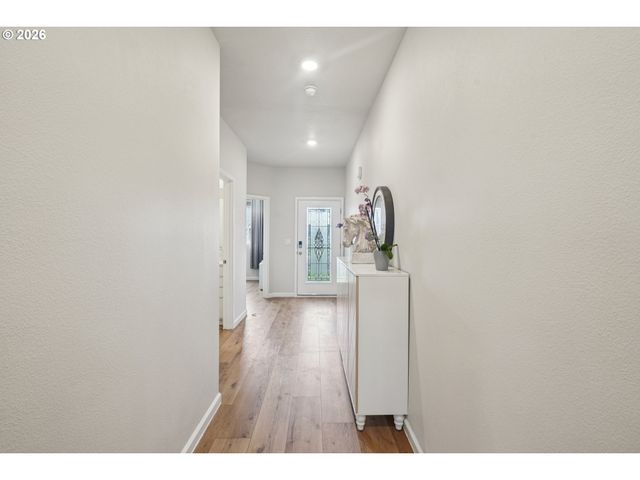 438 GREENCREST St, Salem, OR 97301