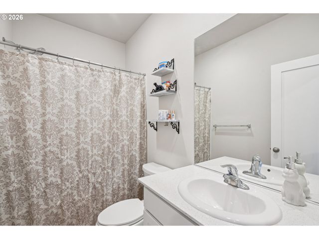 438 GREENCREST St, Salem, OR 97301