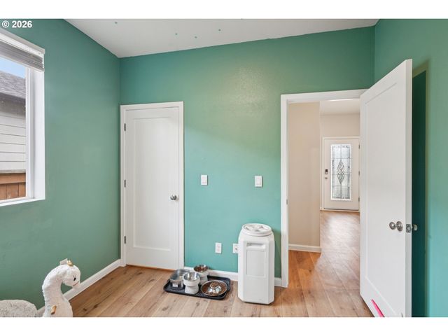 438 GREENCREST St, Salem, OR 97301