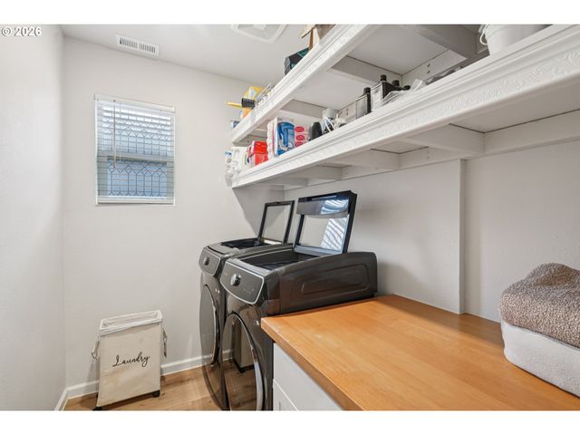 438 GREENCREST St, Salem, OR 97301