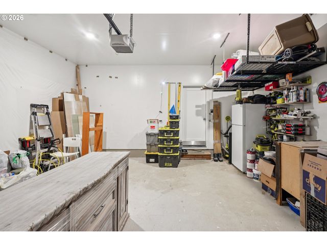 438 GREENCREST St, Salem, OR 97301