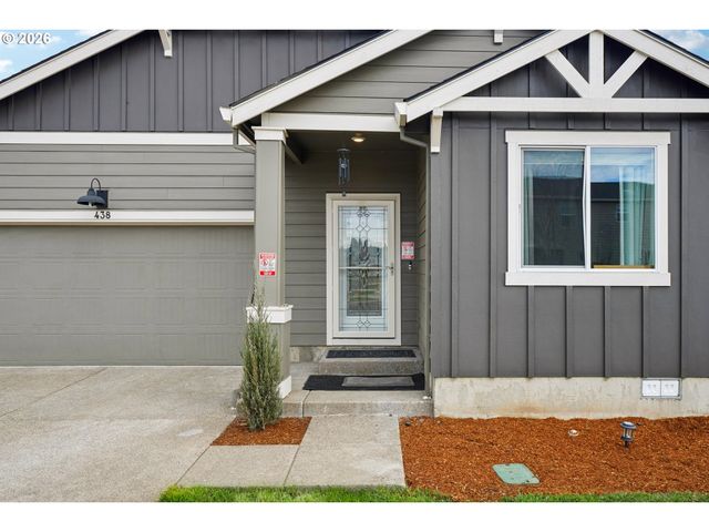 438 GREENCREST St, Salem, OR 97301