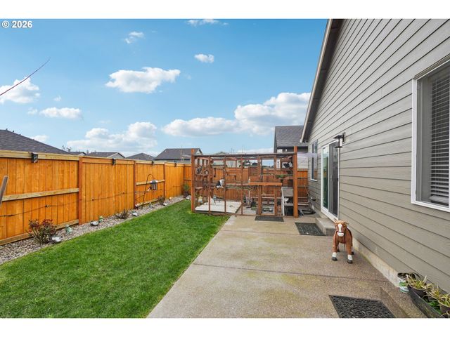 438 GREENCREST St, Salem, OR 97301