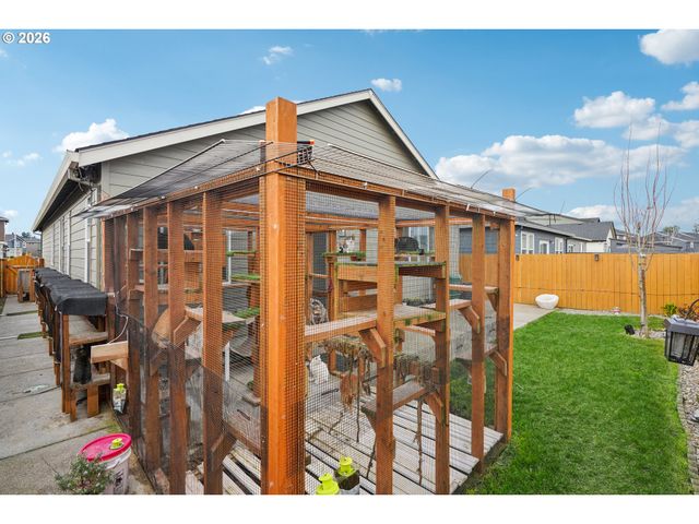 438 GREENCREST St, Salem, OR 97301