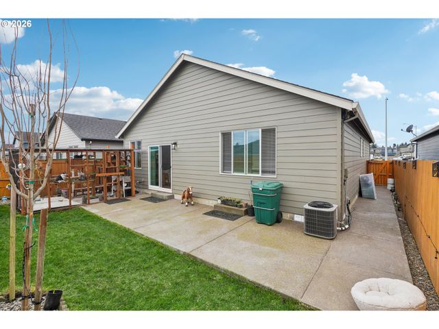 438 GREENCREST St, Salem, OR 97301