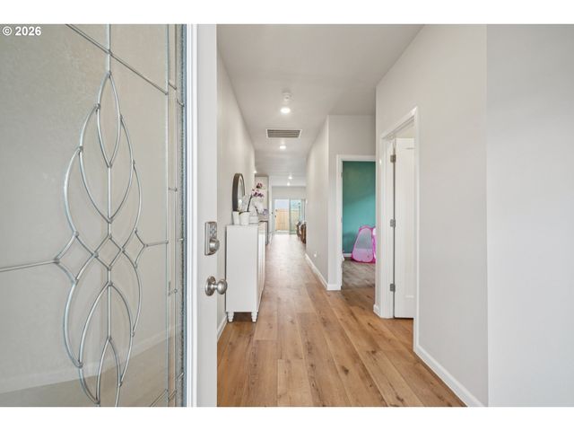 438 GREENCREST St, Salem, OR 97301