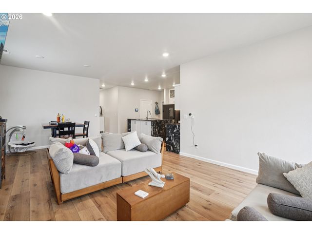 438 GREENCREST St, Salem, OR 97301