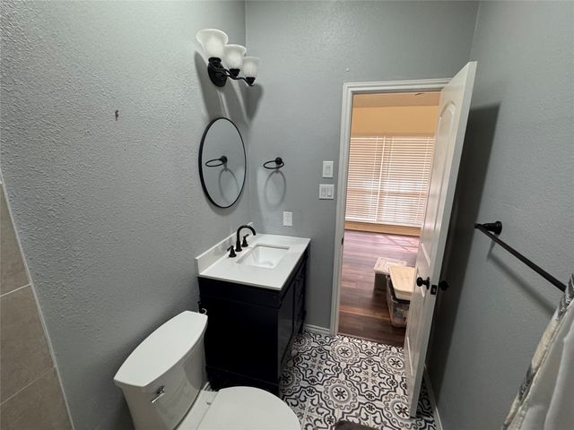 2506 Wedglea Drive 105, Dallas, TX 75211