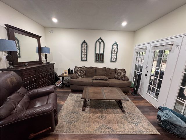 2506 Wedglea Drive 105, Dallas, TX 75211