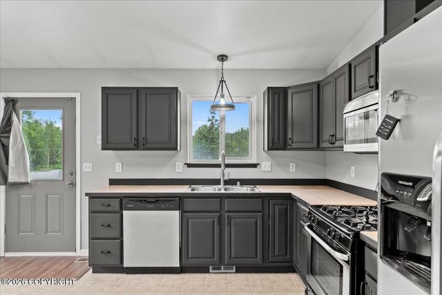 4689 W Ronnies Circle, Wasilla, AK 99623