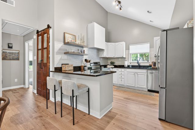 1039 Lena Rosson Rd, Chapmansboro, TN 37035