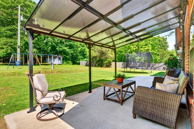 1039 Lena Rosson Rd, Chapmansboro, TN 37035