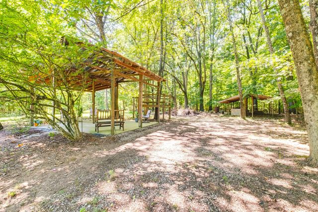 1039 Lena Rosson Rd, Chapmansboro, TN 37035