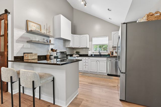 1039 Lena Rosson Rd, Chapmansboro, TN 37035