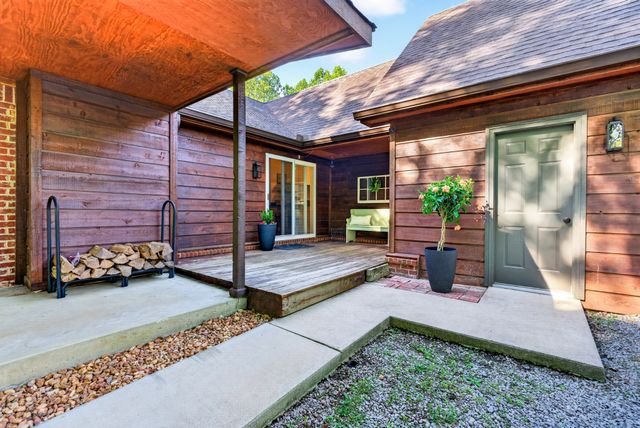 1039 Lena Rosson Rd, Chapmansboro, TN 37035