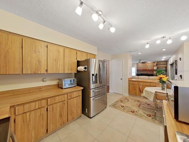 1367 CORNER OAKS DRIVE, Brandon, FL 33510