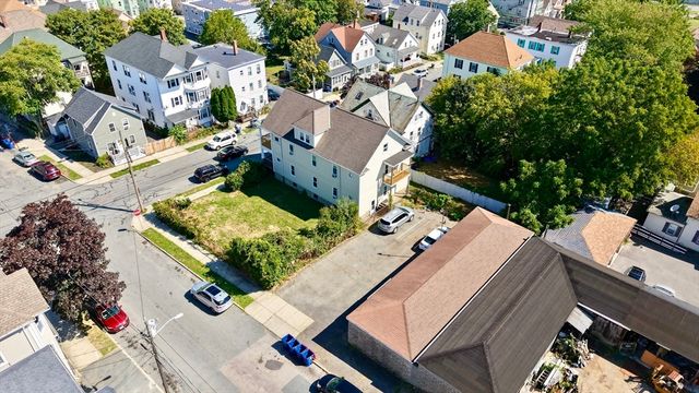 498-500 Coggeshall St, New Bedford, MA 02746