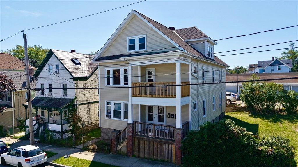 498-500 Coggeshall St, New Bedford, MA 02746
