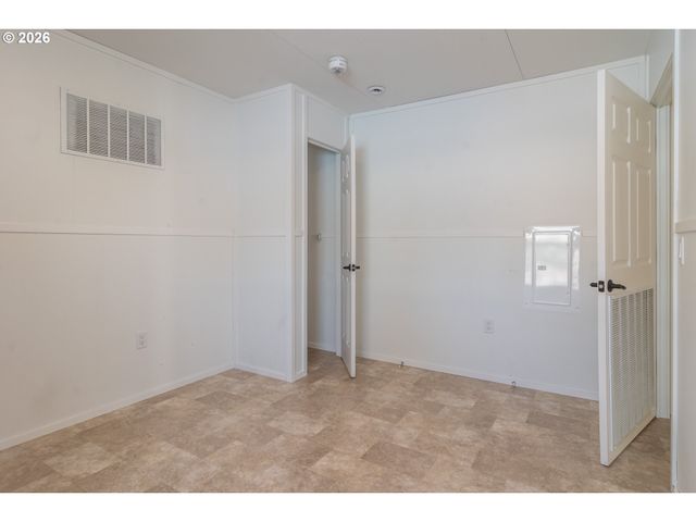 5000 Ne STEPHENS St 27, Roseburg, OR 97470