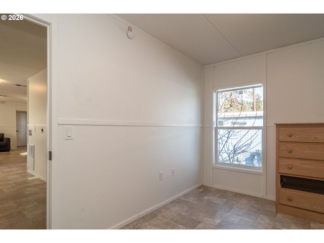 5000 Ne STEPHENS St 27, Roseburg, OR 97470