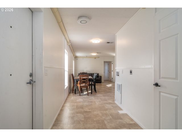 5000 Ne STEPHENS St 27, Roseburg, OR 97470