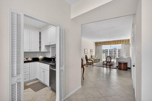 105 Paradise Harbour Boulevard 506, North Palm Beach, FL 33408