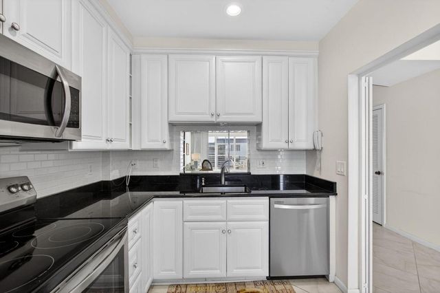 105 Paradise Harbour Boulevard 506, North Palm Beach, FL 33408