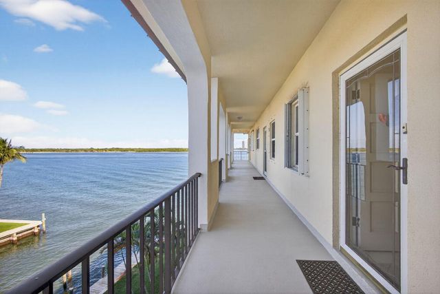 105 Paradise Harbour Boulevard 506, North Palm Beach, FL 33408