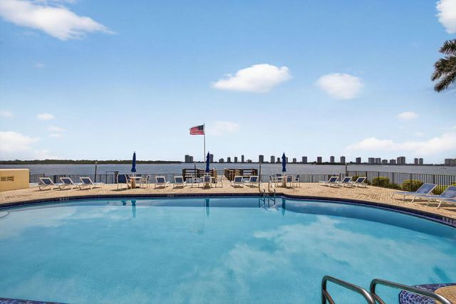 105 Paradise Harbour Boulevard 506, North Palm Beach, FL 33408