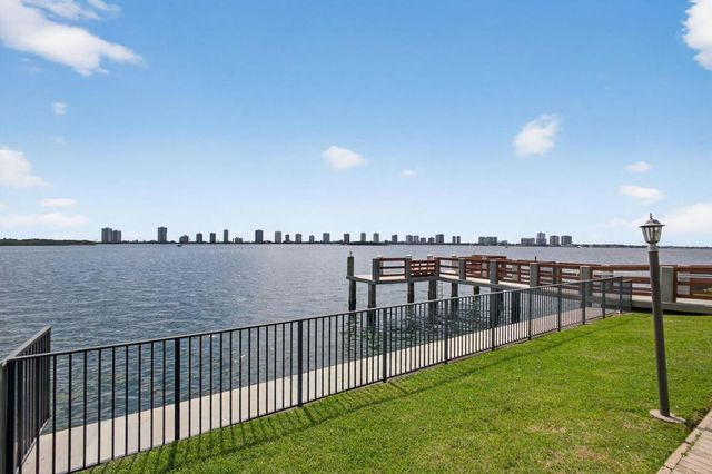 105 Paradise Harbour Boulevard 506, North Palm Beach, FL 33408