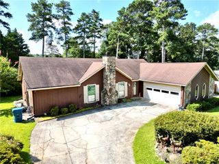 1166 Lakeridge Court, Grayson, GA 30017