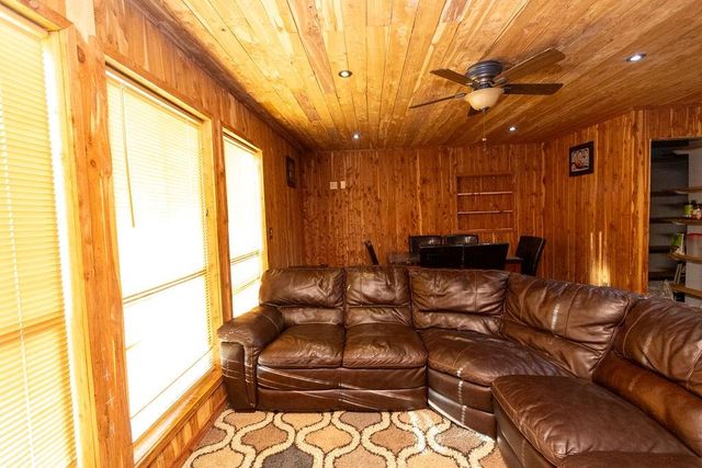 704 County Road 3554, Cleveland, TX 77327