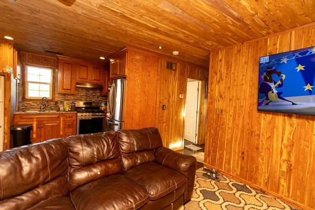 704 County Road 3554, Cleveland, TX 77327