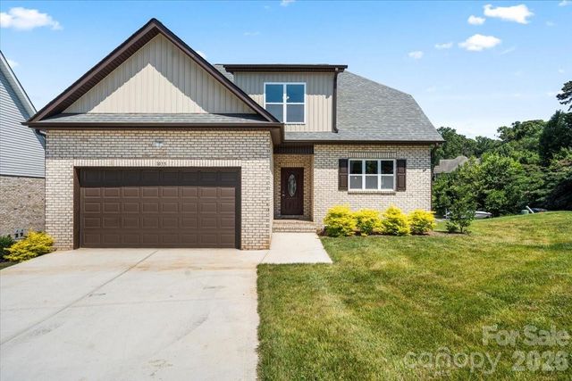 1033 12th Avenue Drive NW, Hickory, NC 28601