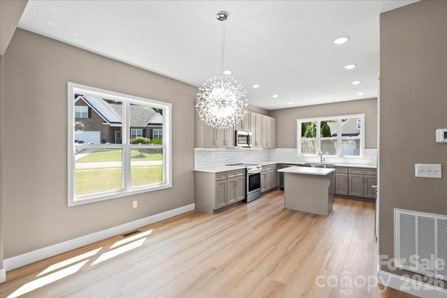 1033 12th Avenue Drive NW, Hickory, NC 28601