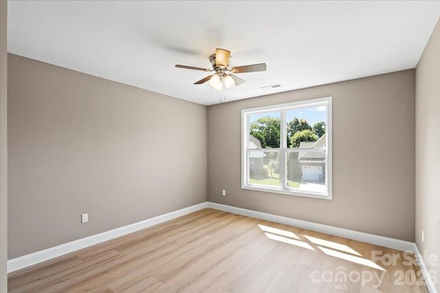 1033 12th Avenue Drive NW, Hickory, NC 28601