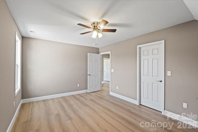 1033 12th Avenue Drive NW, Hickory, NC 28601